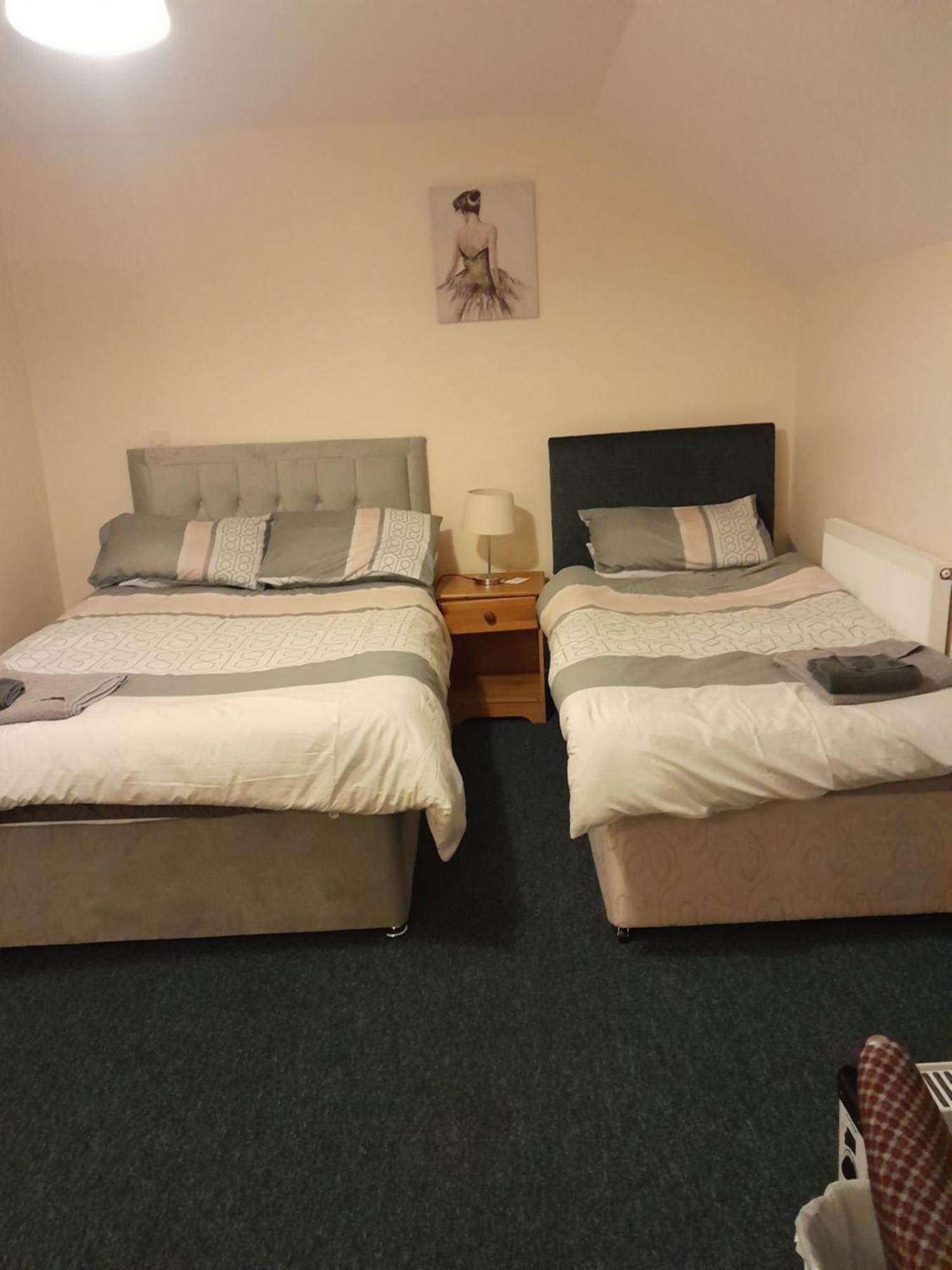 Kings Arms Guest House Ebbw Vale Kültér fotó