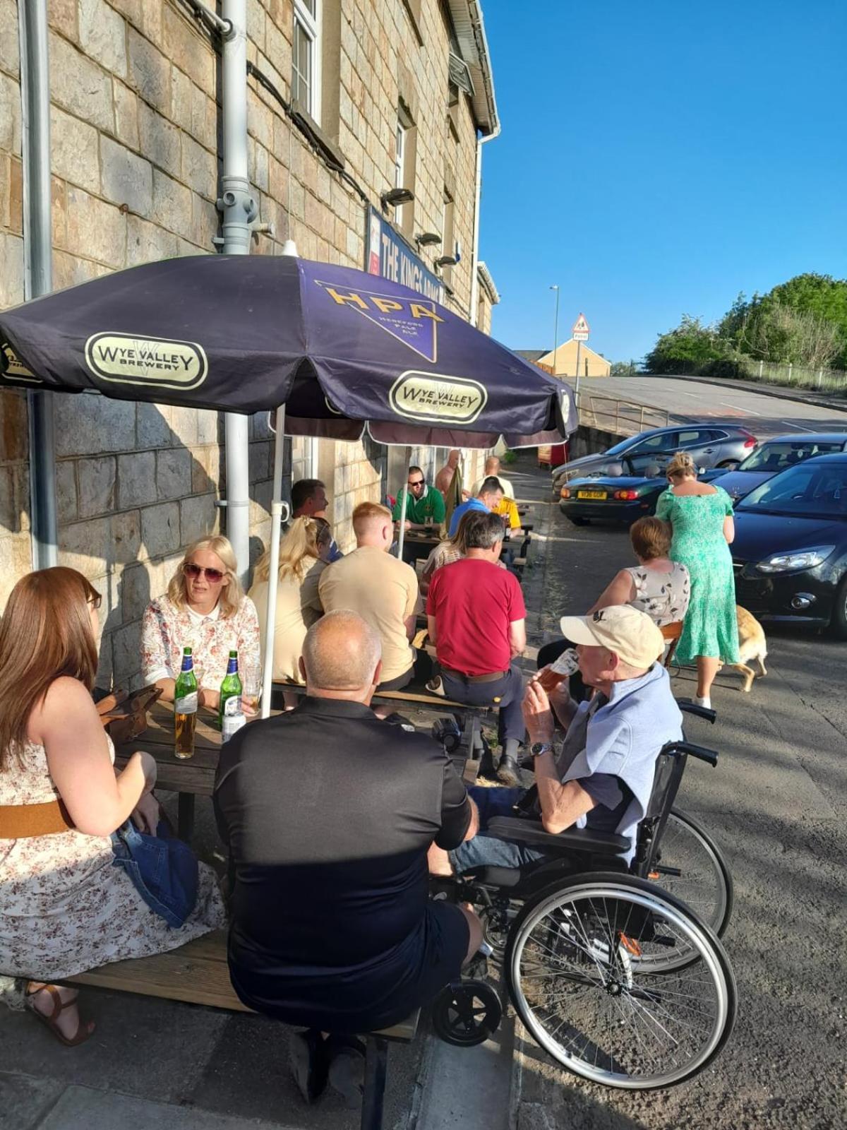 Kings Arms Guest House Ebbw Vale Kültér fotó
